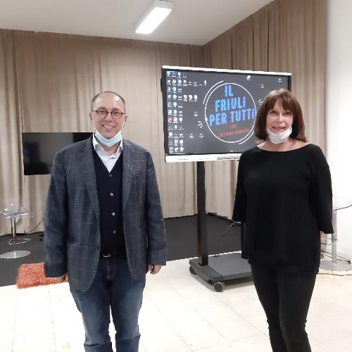 L'assessore regionale all'Istruzione Alessia Rosolen con il direttore dello Scriptorium Foroiuliense di San Daniele nelle sale della web tv di nuova installazione, attigue alla sala conferenze inaugurata oggi con la presentazione del nuovo libro di Toni Capuozzo.